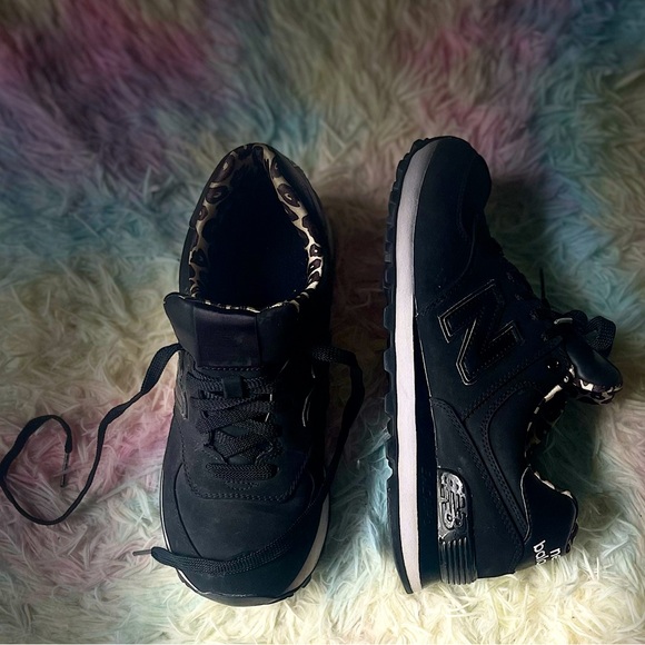 New Balance 574 Running Shoe Black Leopard Print WL574SPK Women Size US 8 - Picture 3 of 10